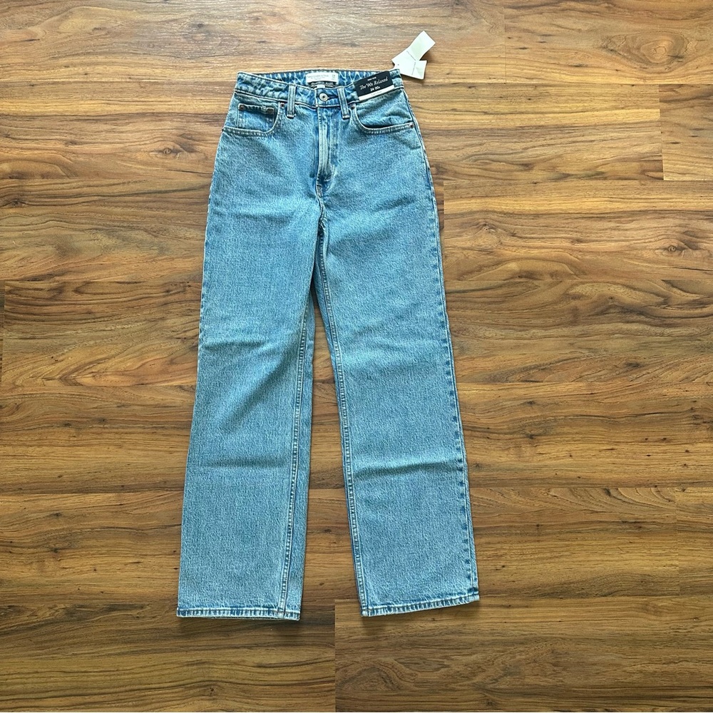 NWT Abercrombie Curve Love High Rise 90s Relaxed Jean in Medium Marble